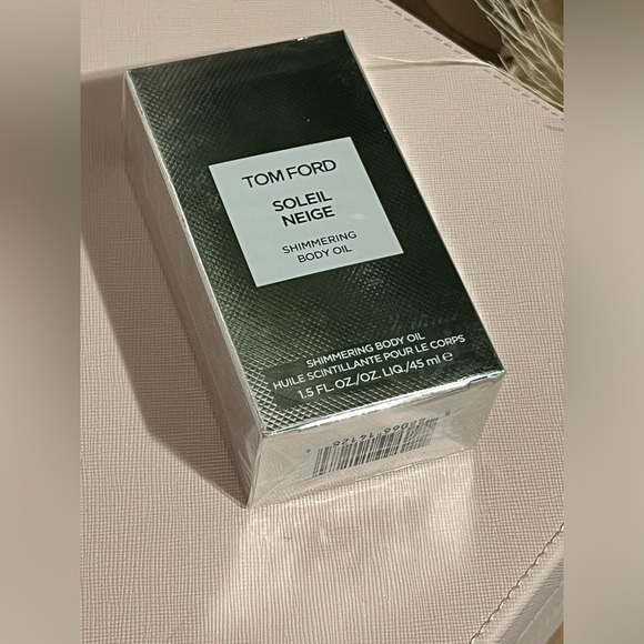 TOM FORD • SOLEIL NEIGE - SHIMMERING BODY OIL - Picture 2 of 4